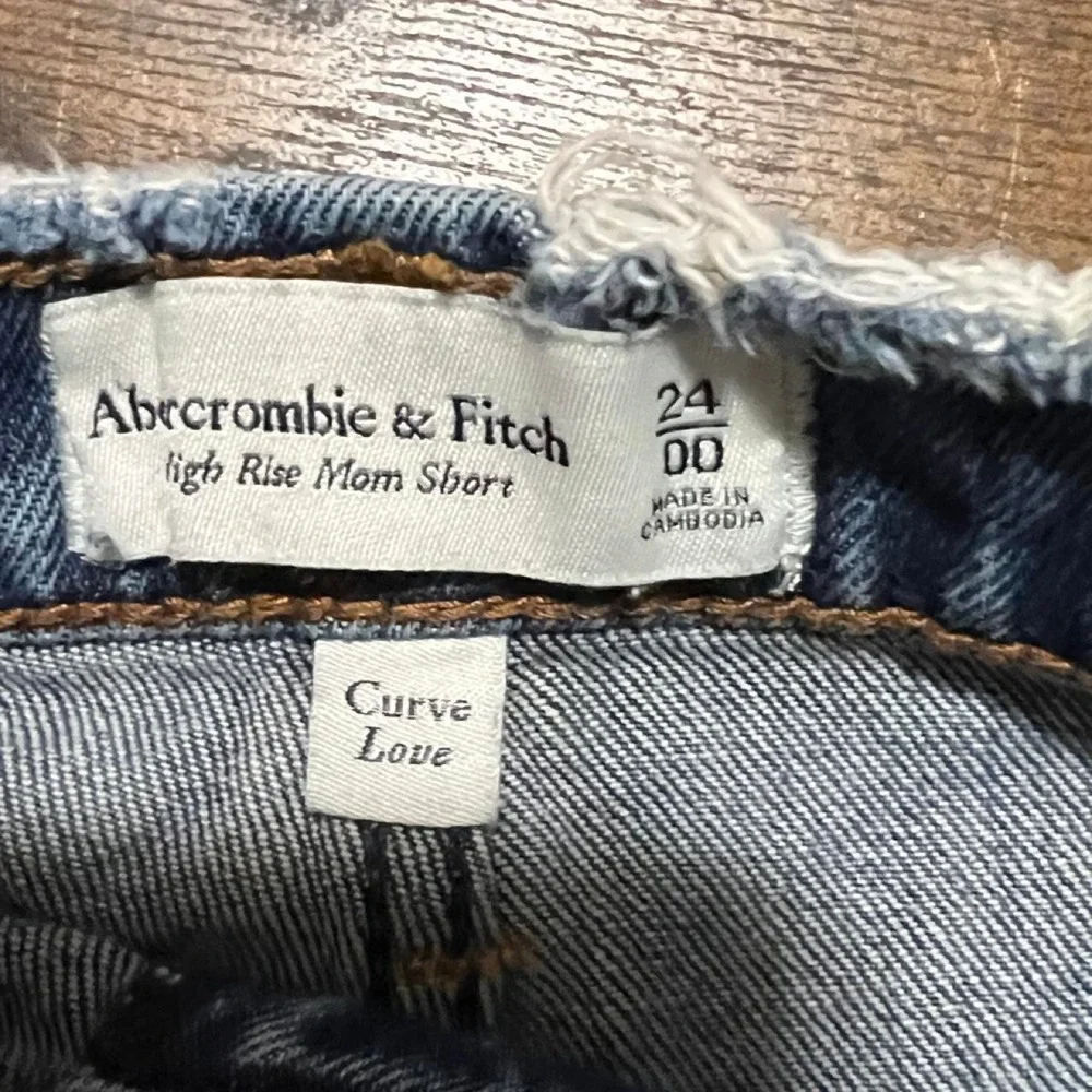 Abercrombie & Fitch high rise mom shorts in size 24 309.5